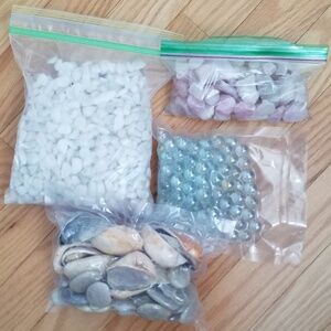 Decorative accent pebbles